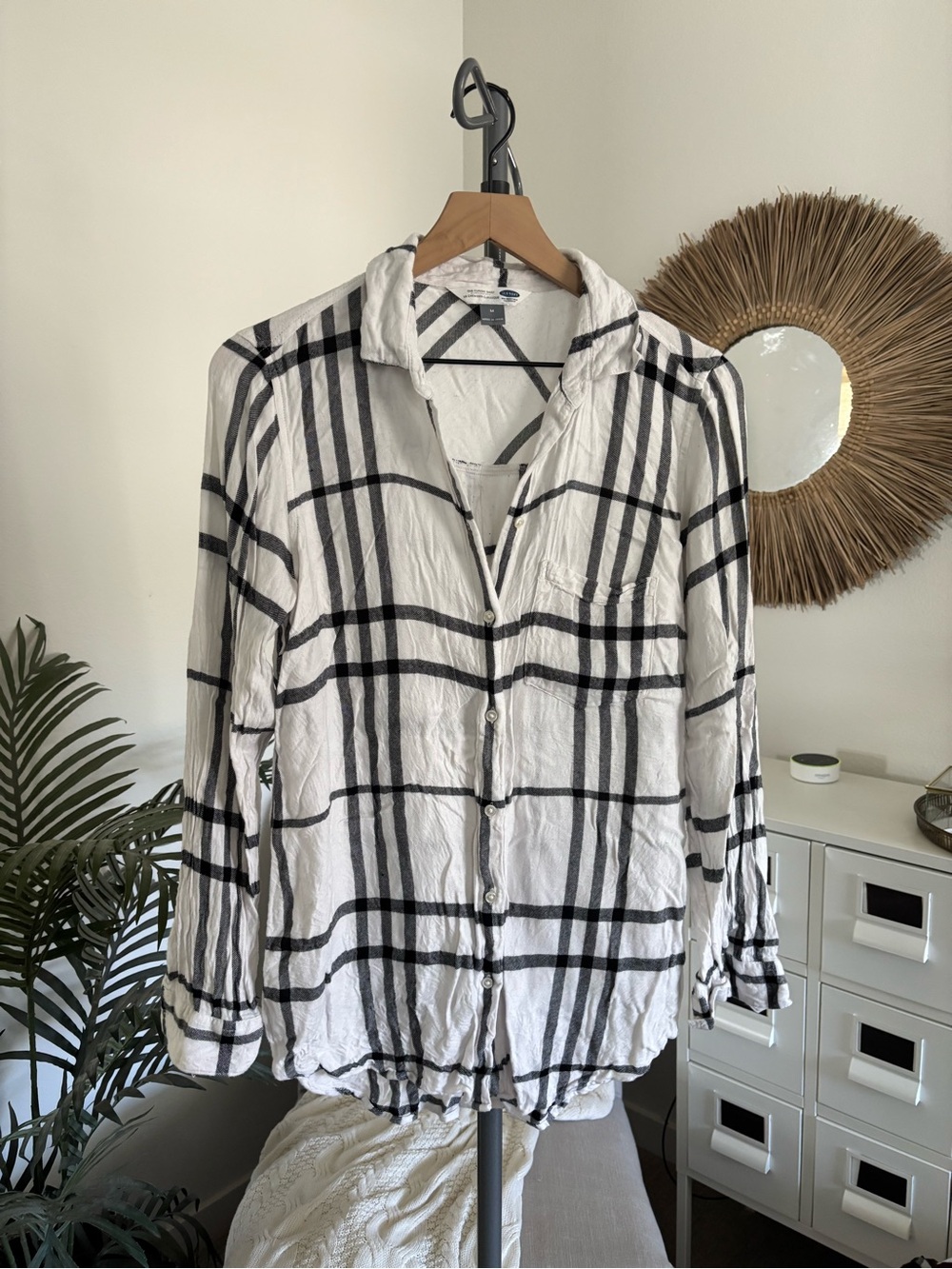 🪴$5/25🪴 Old Navy Black White Plaid Classic Flannel Button Down Shirt Medium